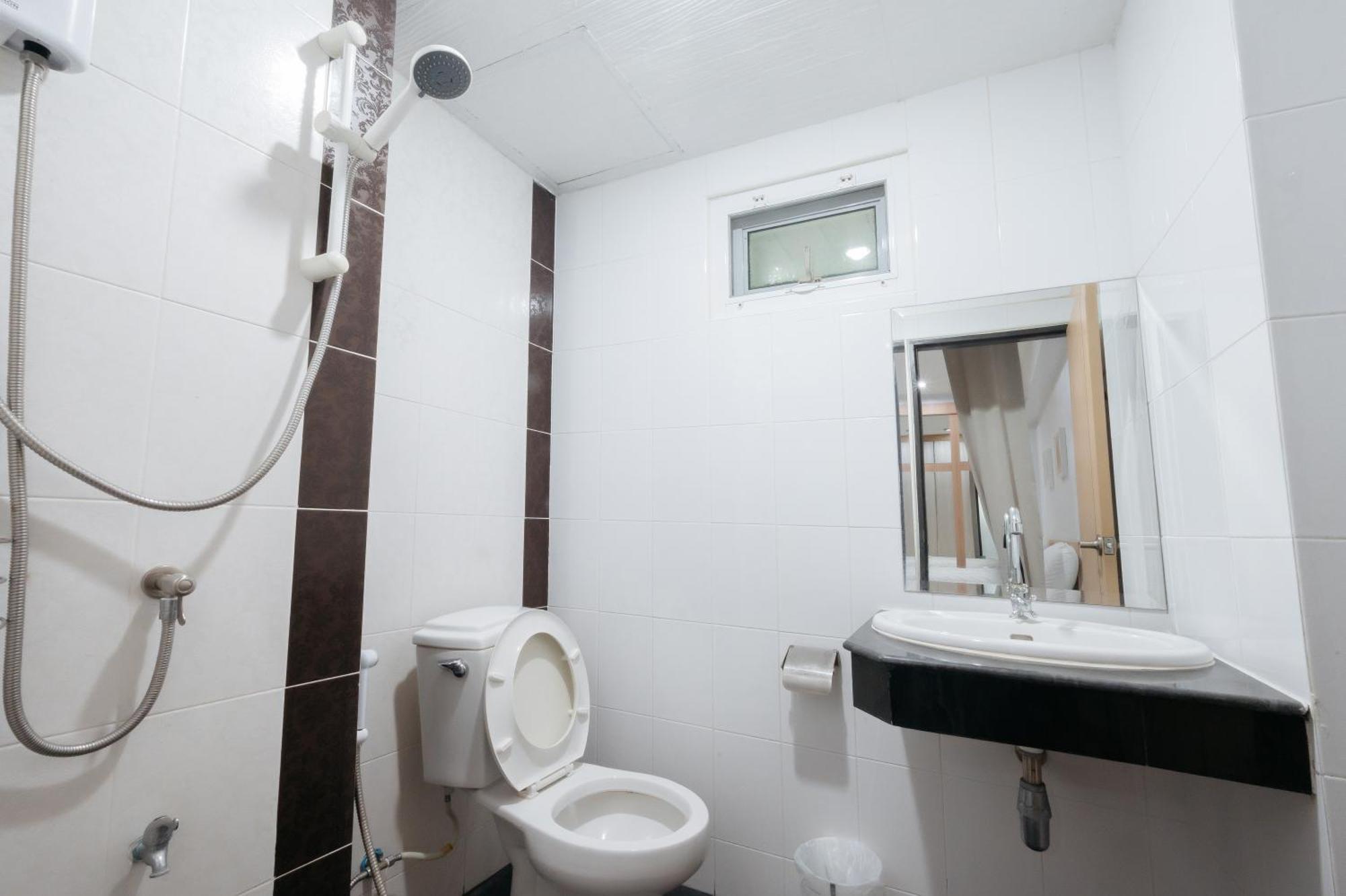 Creston Grand Hotel Suphan Buri Exterior foto
