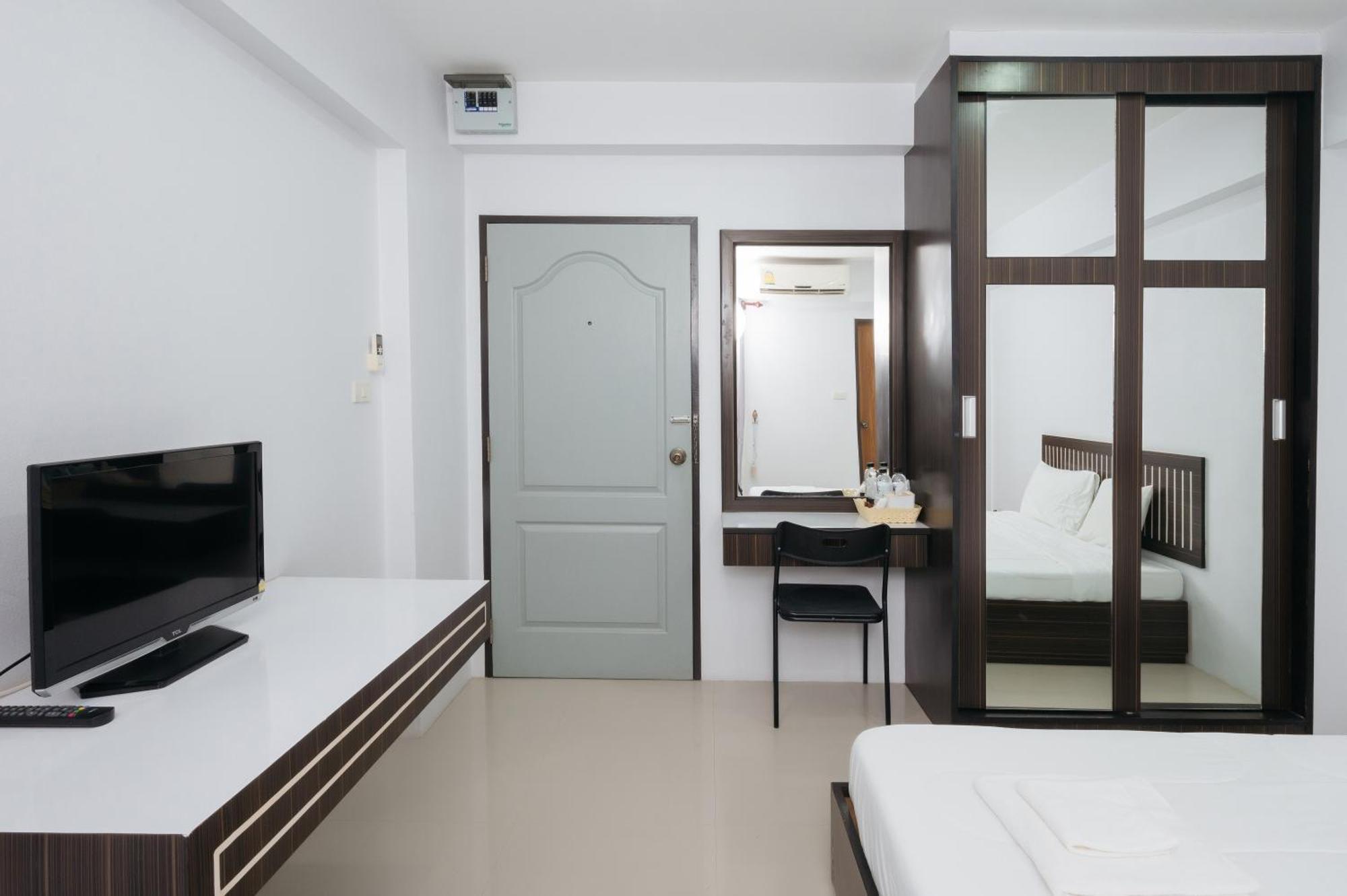 Creston Grand Hotel Suphan Buri Exterior foto