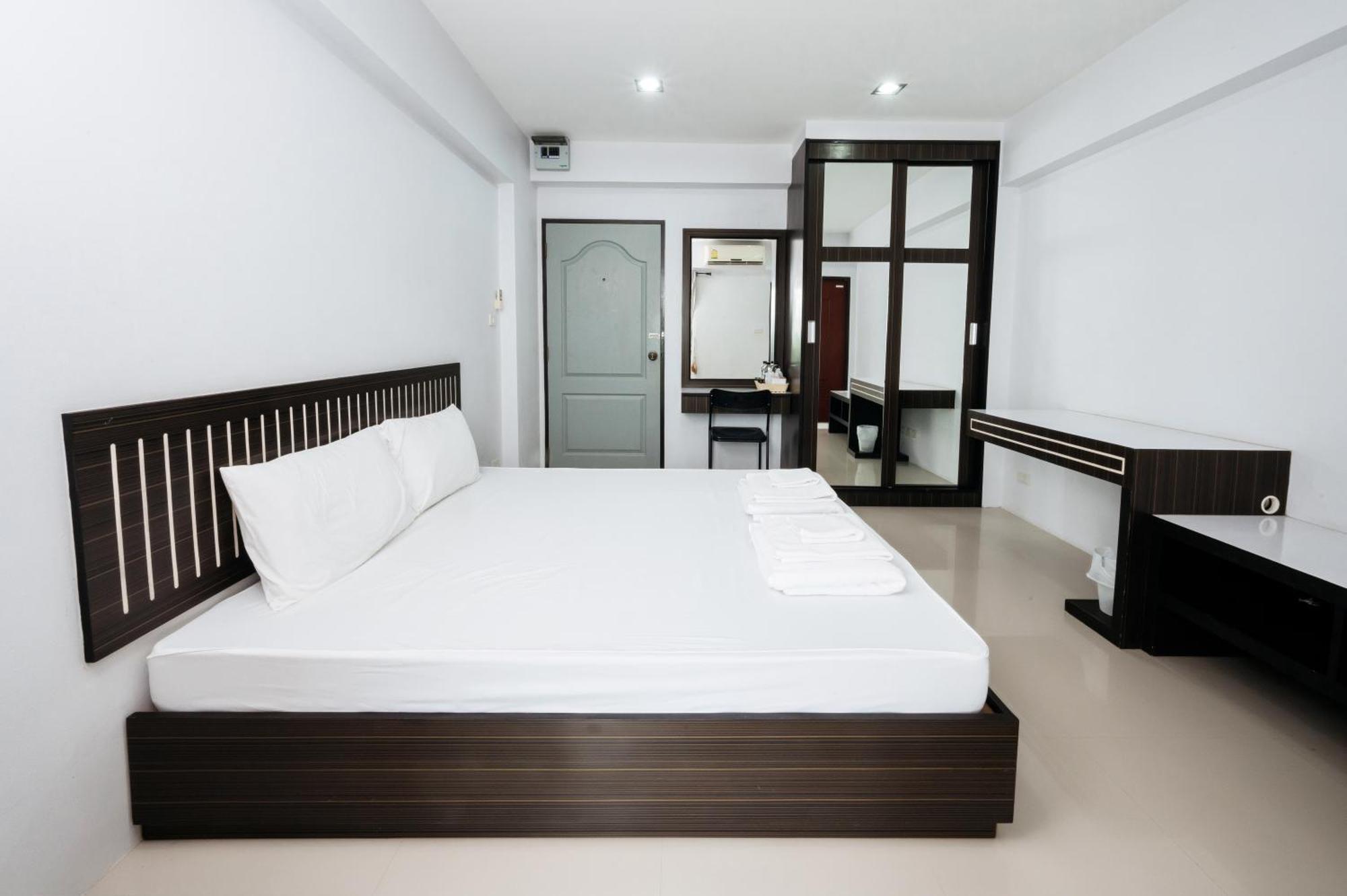 Creston Grand Hotel Suphan Buri Exterior foto