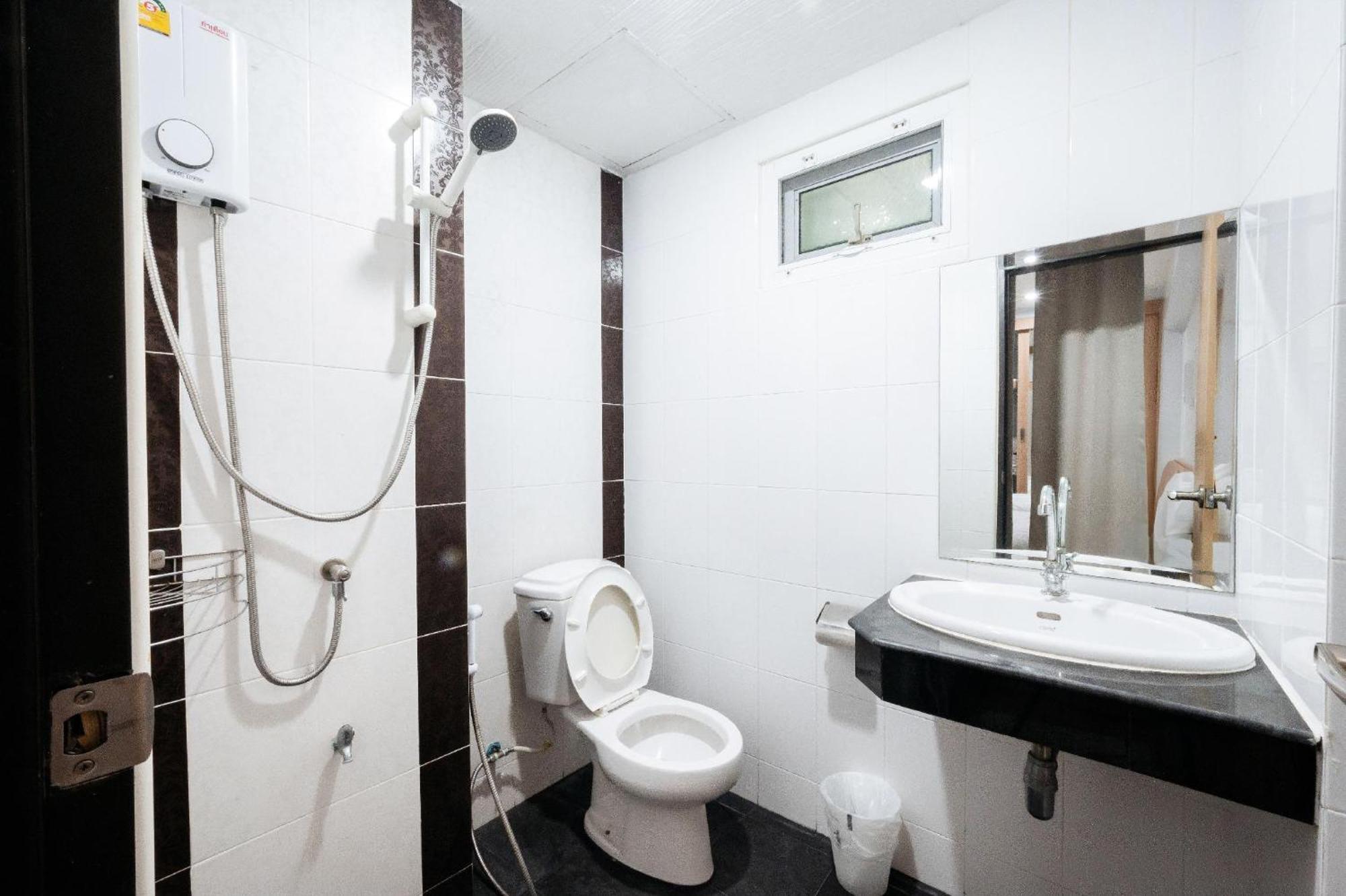 Creston Grand Hotel Suphan Buri Exterior foto